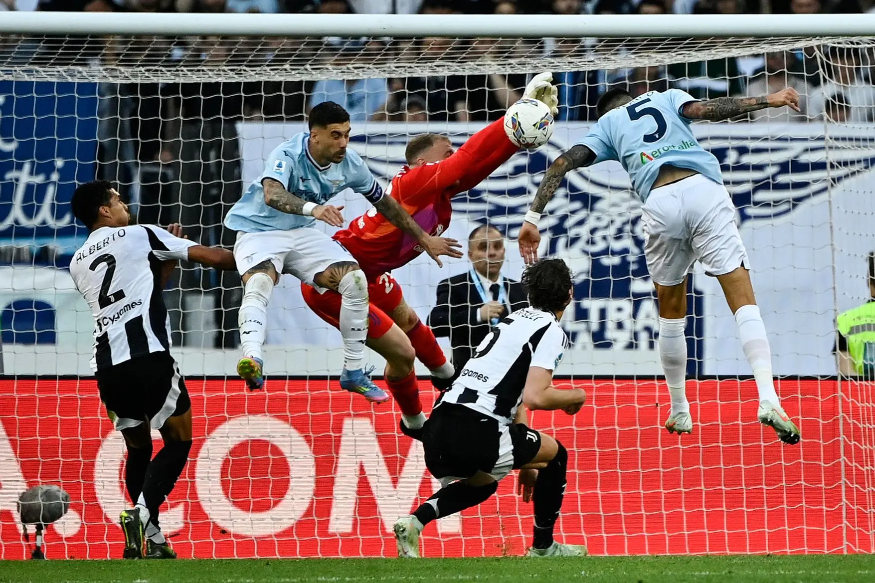 Matías Vecino, autore dell'1-1 di Lazio-Juventus (foto Ansa)