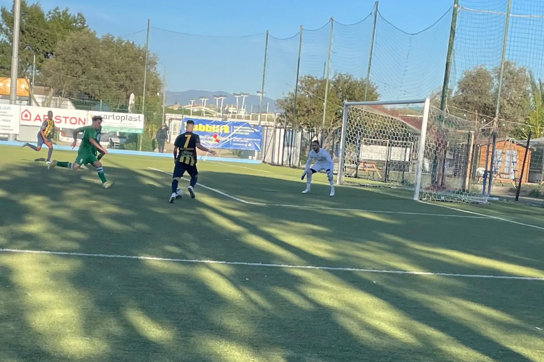 Il gol di Alessandro Mauro che ha sbloccato Sant’Elena-Villasimius (foto Spignesi)