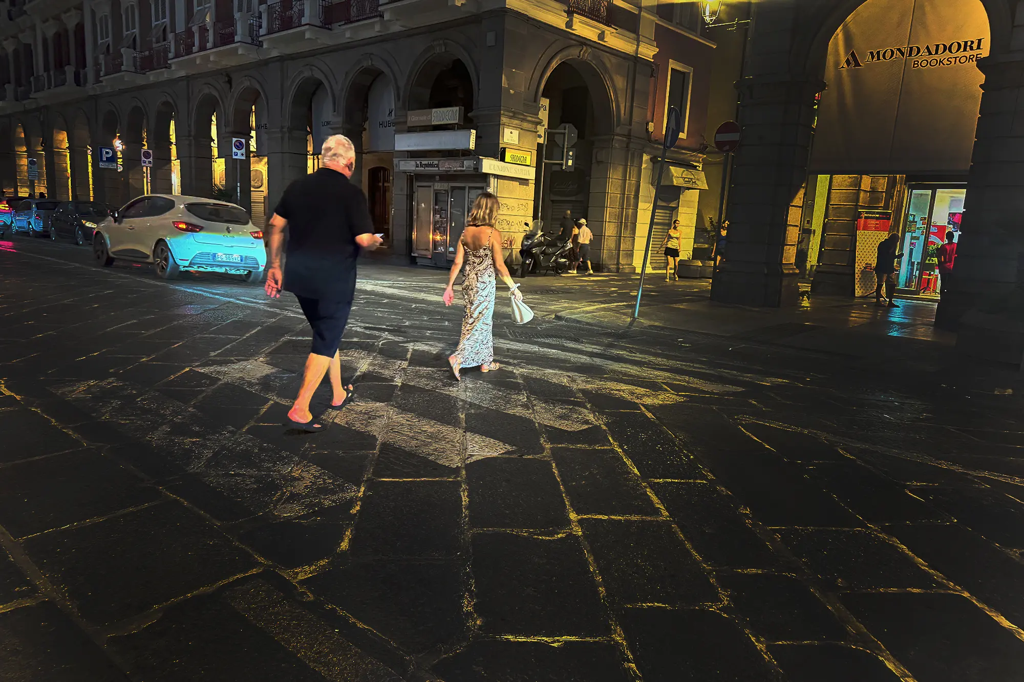Cagliari, attraversamento pedonale al buio (foto L'Unione Sarda - S. Anedda Endrich)