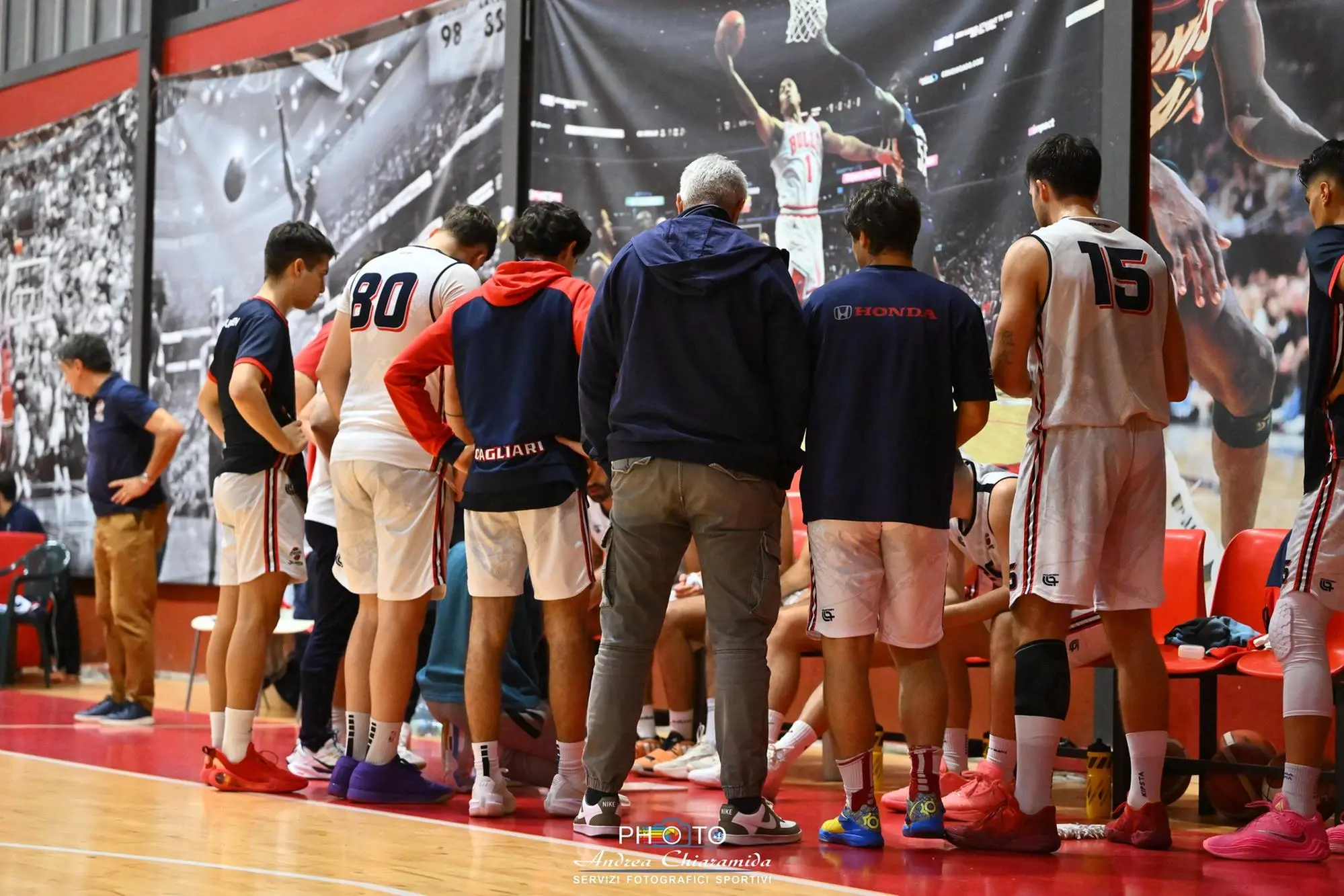 Un timeout dell'Olimpia Cagliari (foto Chiaramida)