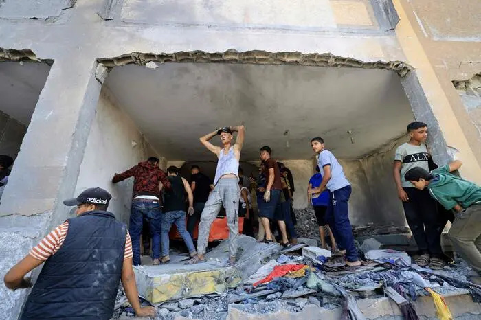 Distruzione e disperazione a Gaza (Ansa)