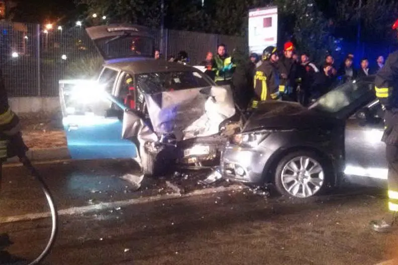 La foto dell'incidente tratta dalla pagina Facebook &quot;Automobilisti imbecilli cagliaritani&quot;