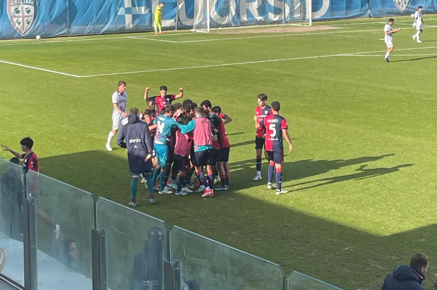 Il gruppo del Cagliari Primavera al Crai Sport Center di Assemini (foto Accardi)