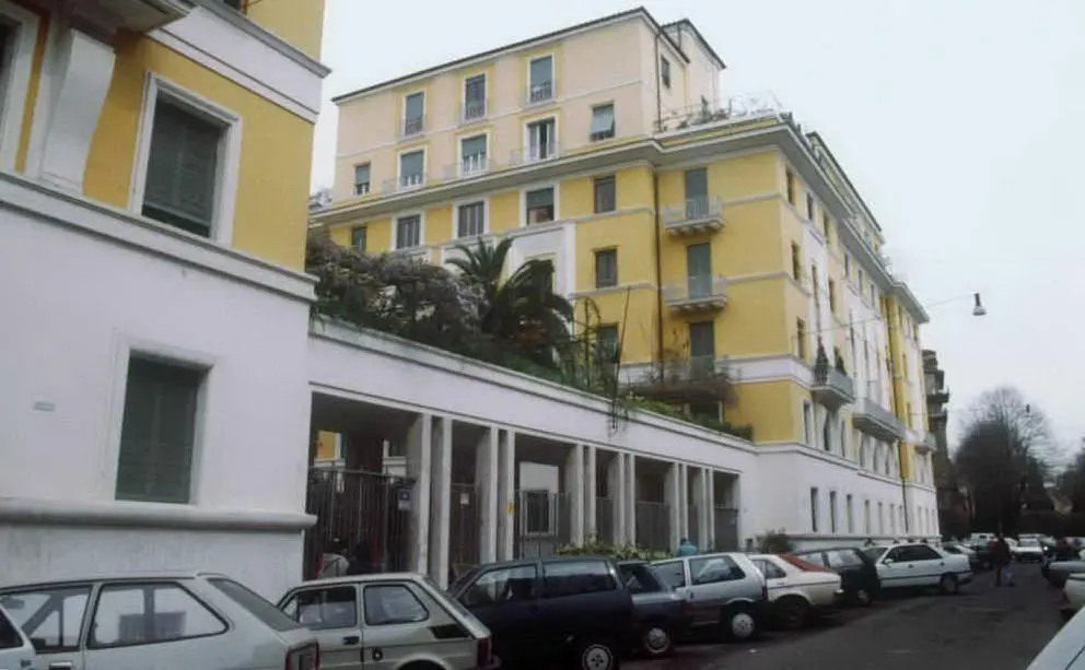 L'impiegata viene pugnalata con 29 coltellate