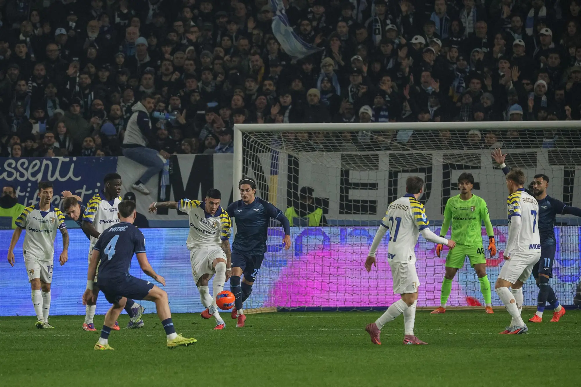 Parma’s Lautaro Valenti fights for the ball against Lazio’s Matteo Cancellieri during the italian soccer Serie A match between Parma Calcio 1913 vs SS Lazio on december 13, 2025 at the Stadio Ennio Tardini in Parma, Italy. ANSA/Lorenzo Cattani