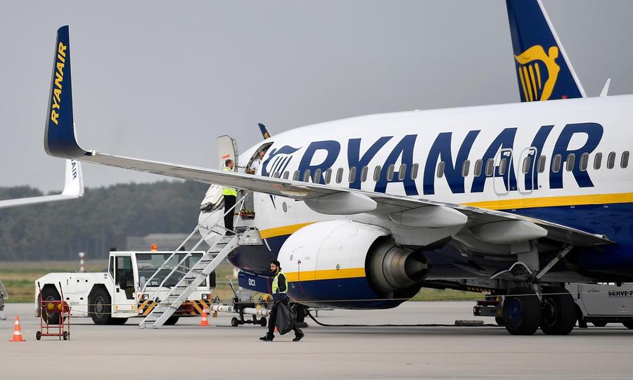Siluro di Ryanair alla Regione: «Non elimina le tasse d’imbarco? Bizzaro, la Sardegna sarà tagliata fuori»