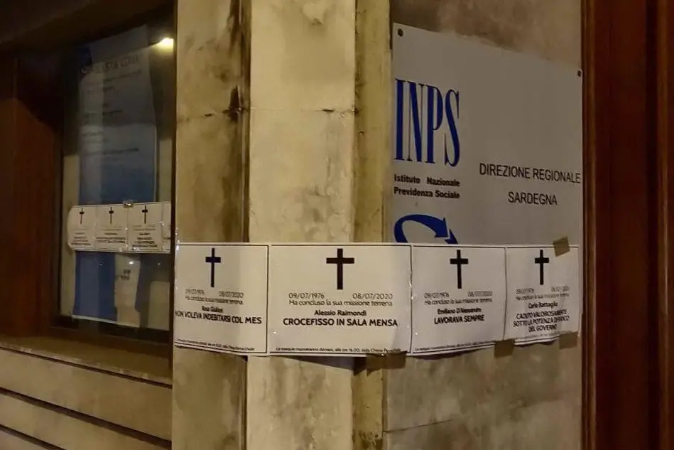 I manifesti a Cagliari (foto ufficio stampa)
