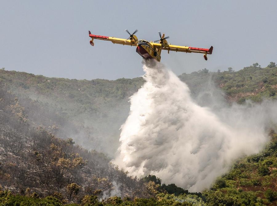 Canadair, il ministero assicura: «Il servizio non verrà sospeso»