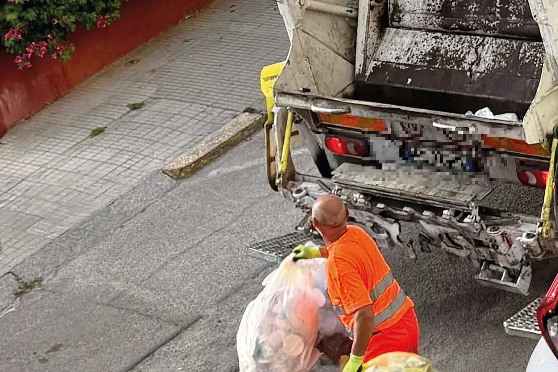 Cagliari, raccolta differenziata plastica (foto Max Solinas)
