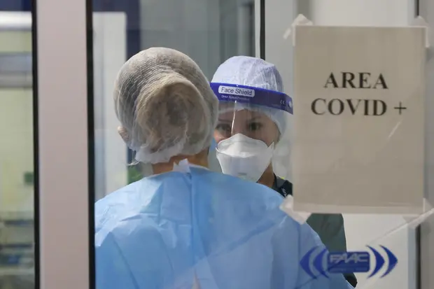 Un'area Covid in un ospedale (Ansa)
