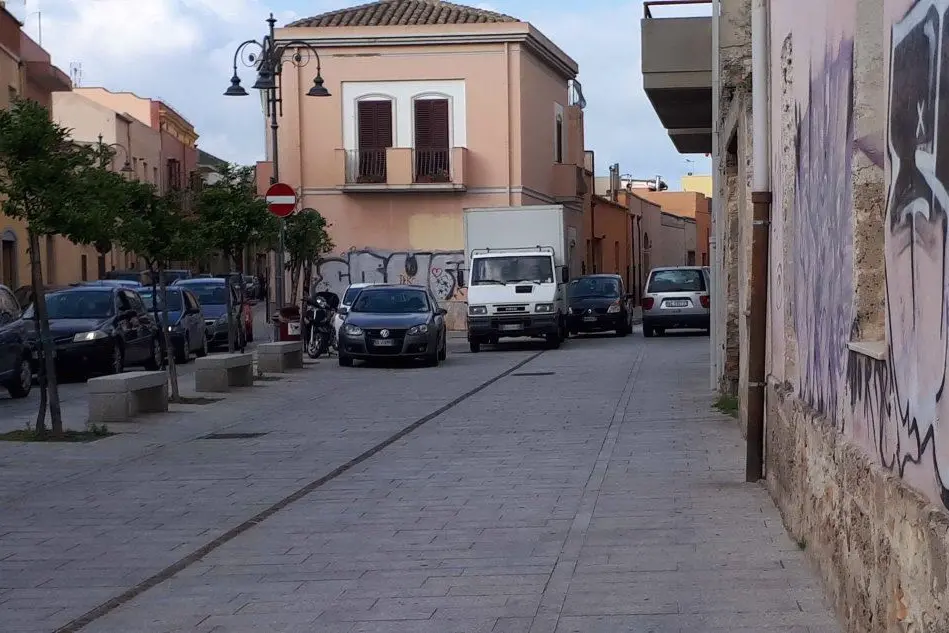 Sosta selvaggia in piazza Santa Maria