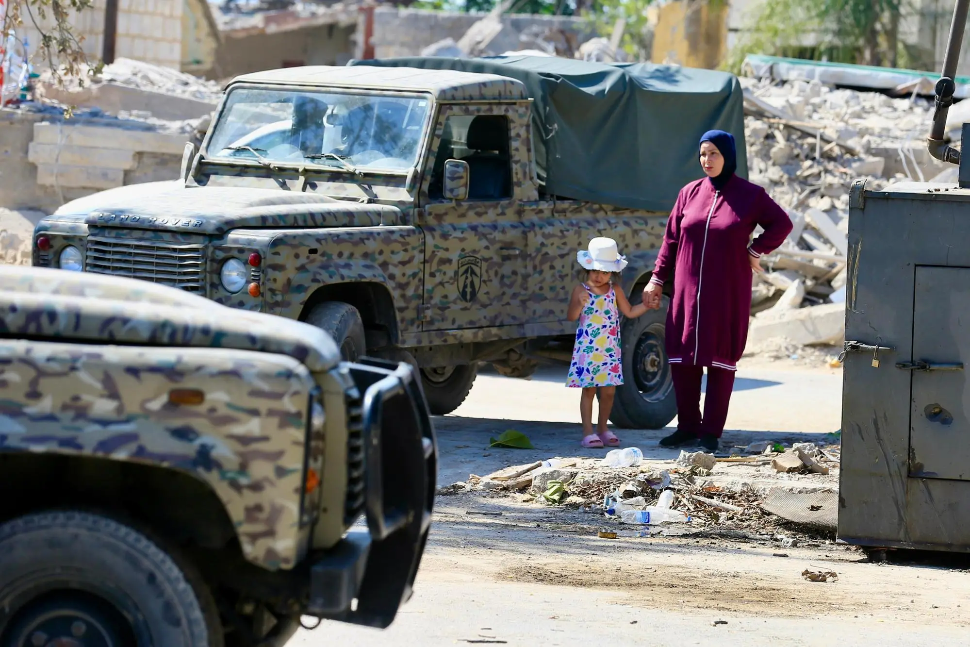 epaselect epa13151790 A woman and child stand next to Lebanese military vehicles in Zawtar al Gharbiya, southern Lebanon, 05 August 2026. Zawtar al-Gharbiya is among the designated pilot zones under the ceasefire agreement between Lebanon and Israel, from which Israeli forces have withdrawn. EPA/STRINGER
