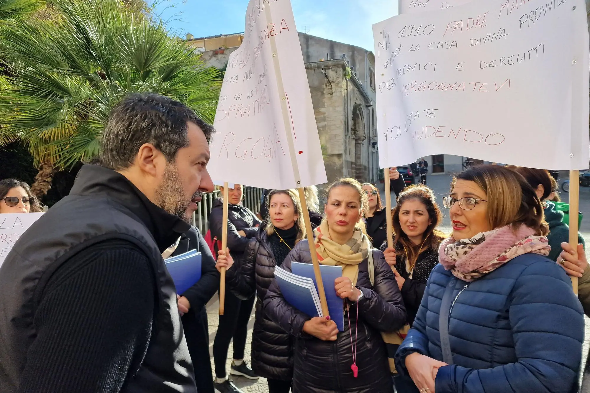 L'incontro di Salvini con le lavoratrici (Floris)
