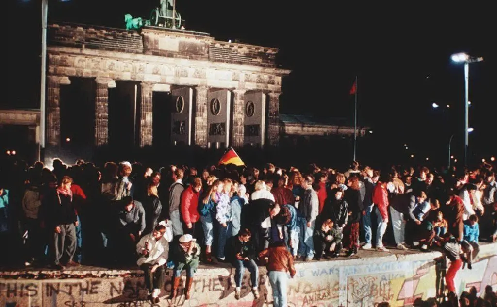 La festa dei berlinesi nella notte del 9 novembre 1989