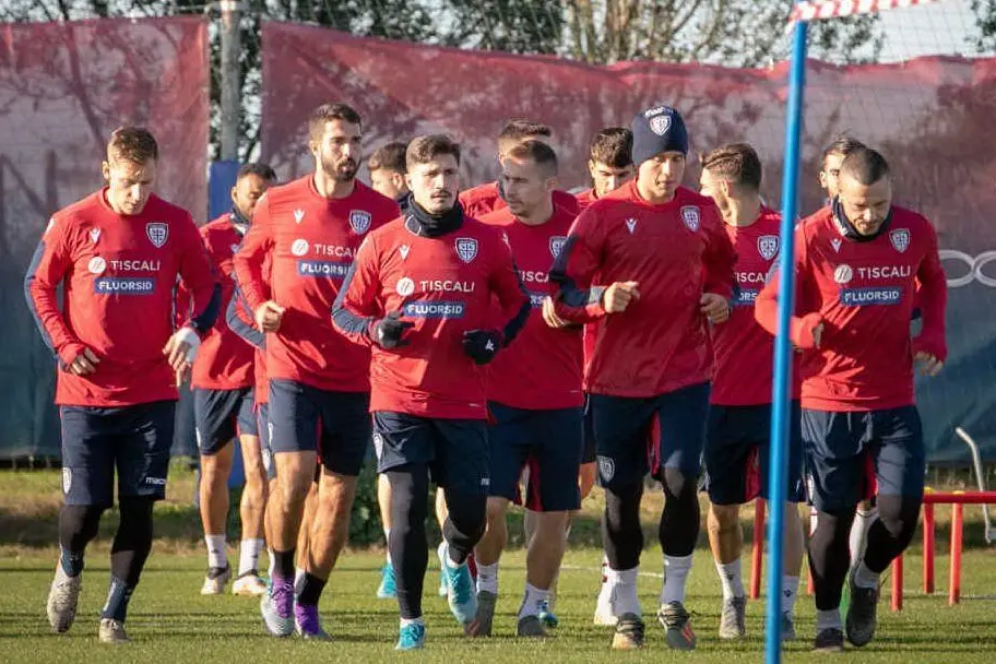 Un allenamento del Cagliari (foto Twitter del club)