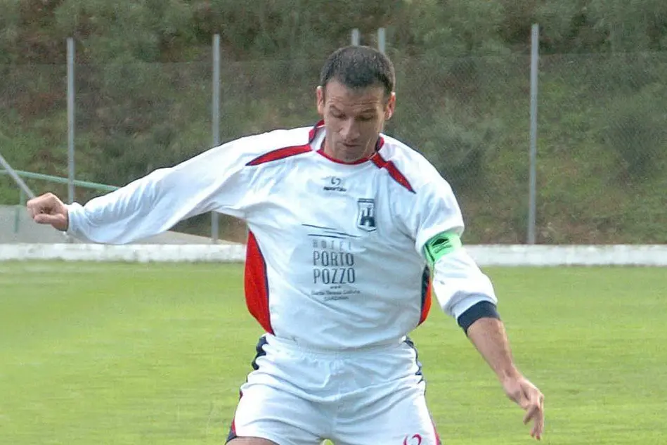L'allenatore del Valledoria Giorgio Ventricini quando giocava nel Castelsardo