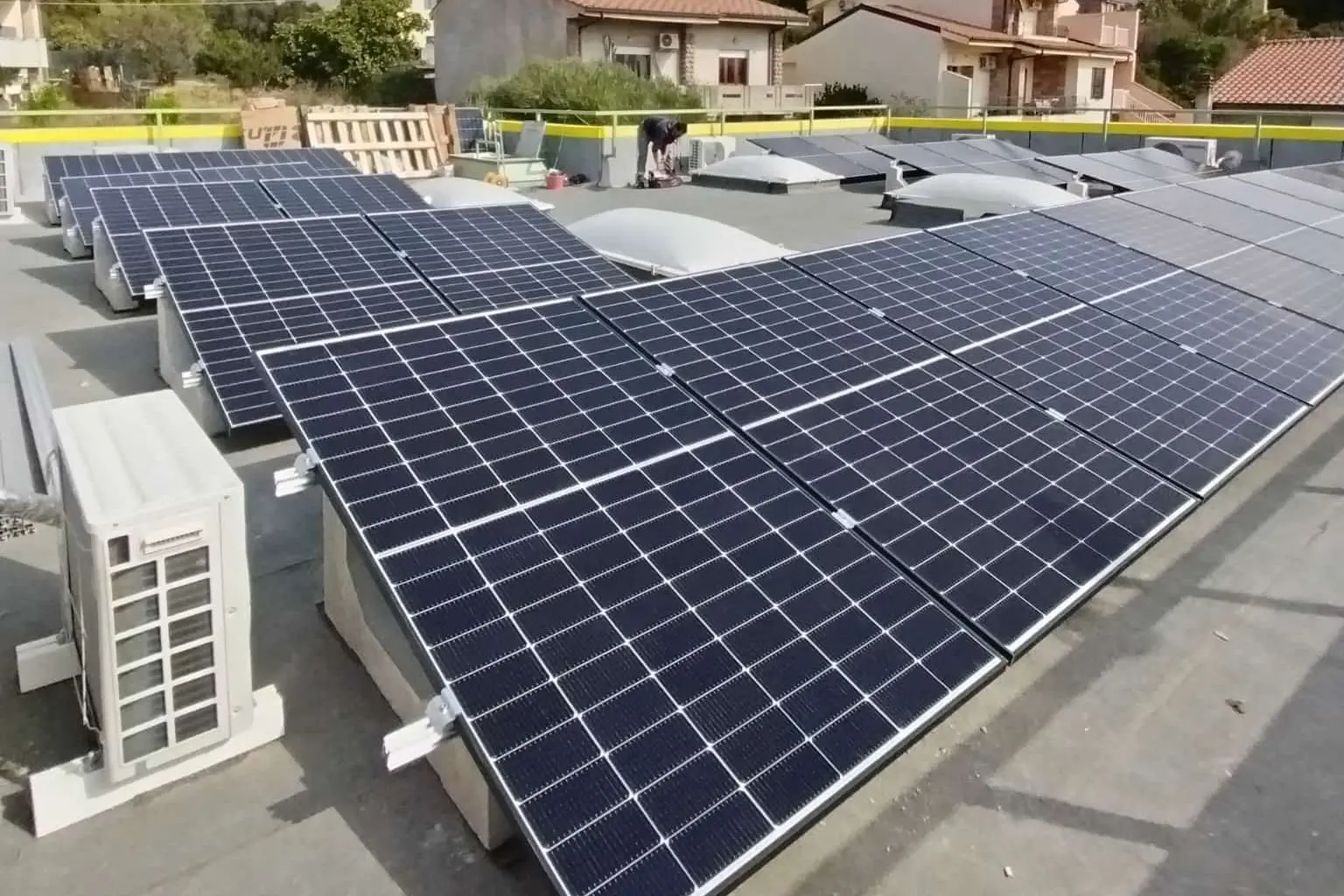 Un impianto fotovoltaico installato da Poste Italiane