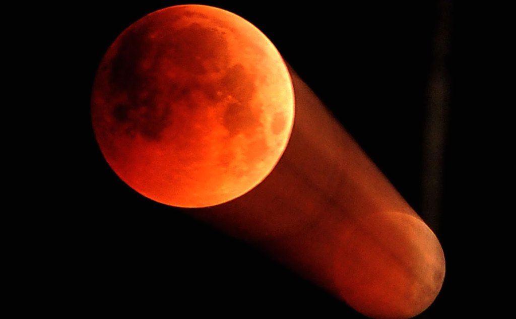 Le spettacolari immagini dell'eclissi di luna