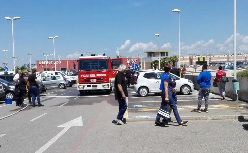 L'arrivo dei vigili del fuoco
