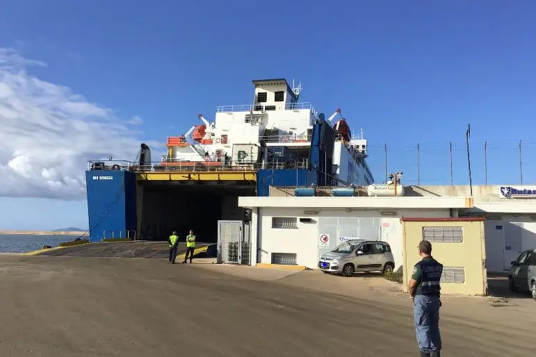 Il cargo in porto dopo la tragedia (L'Unione Sarda - Pala)