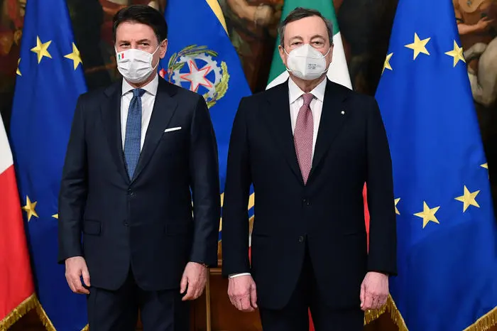 Italy's new Prime Minister Mario Draghi (R) and outgoing prime minister Giuseppe Conte, during the handover ceremony at Chigi Palace in Rome, Italy, 13 February 2021. ANSA/ ETTORE FERRARI/pool
