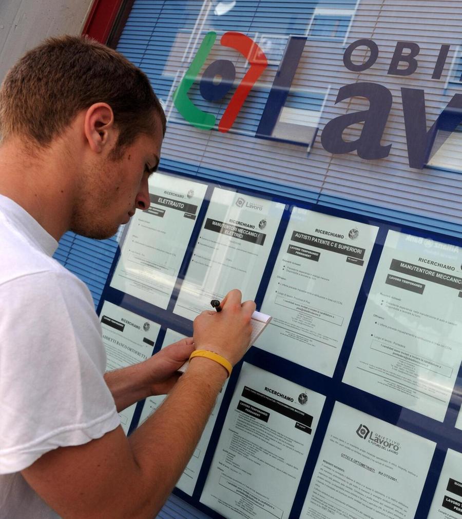 Il tasso di disoccupazione cala al 6,3%