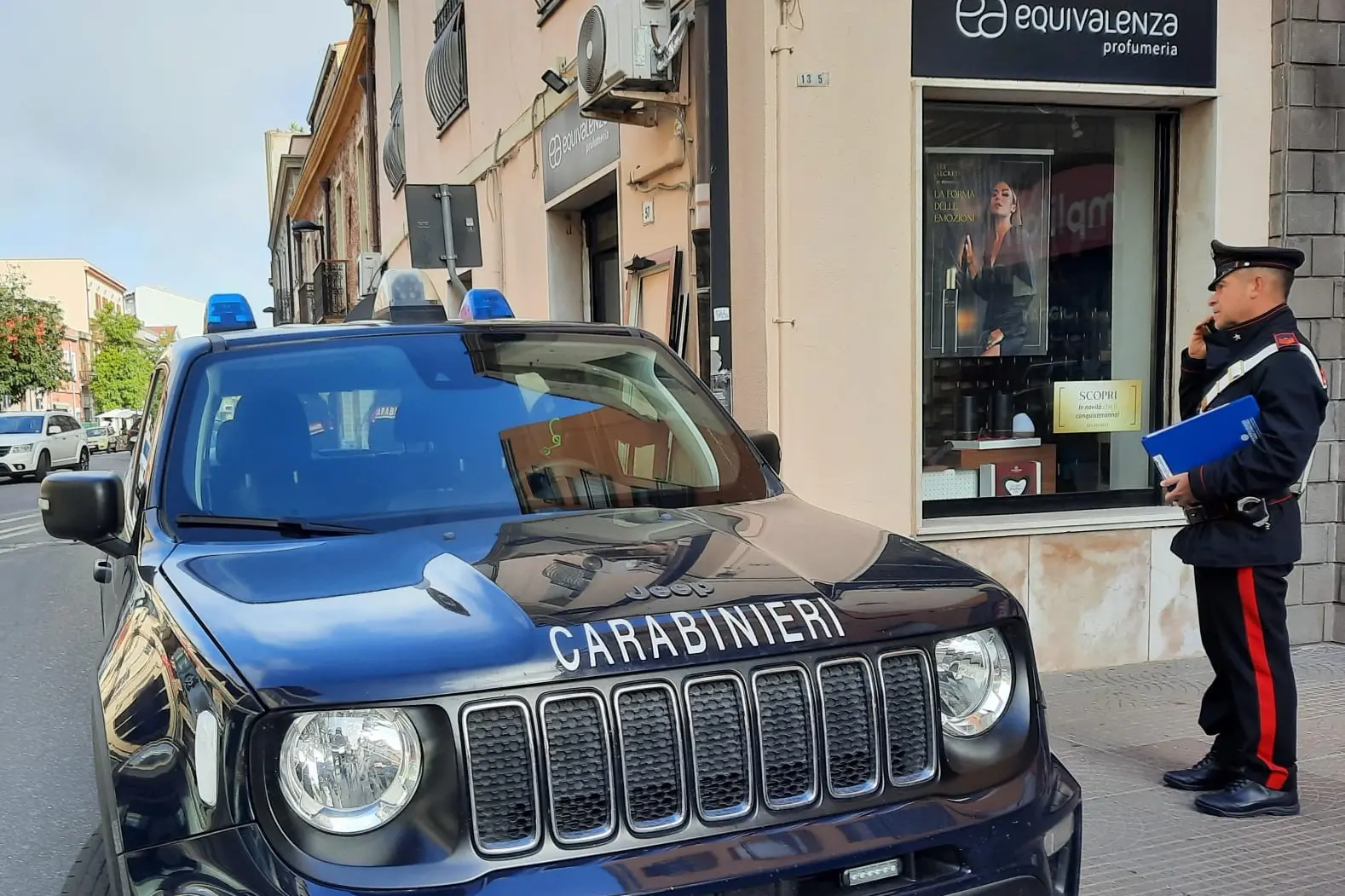 Carabinieri sul posto (foto Pinna)