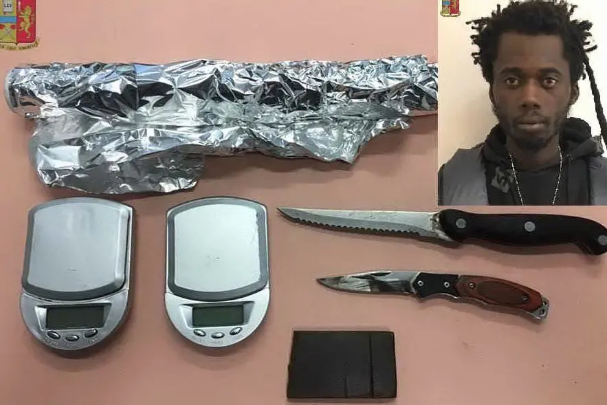 Bakary Sawo, la droga e il materiale sequestrato