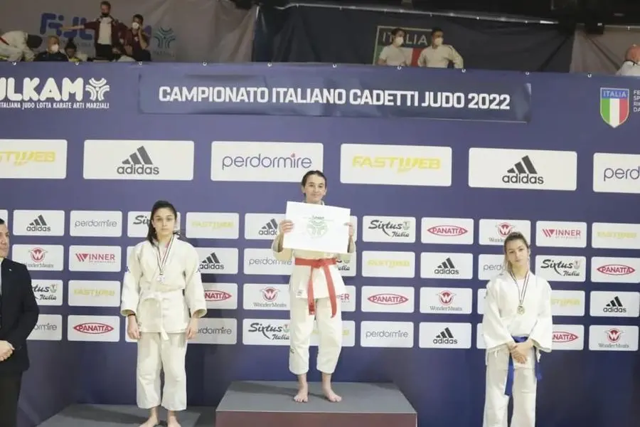 Il podio della 40 kg cadetti, con Martina Marcialis sul terzo gradino (foto concessa da Judo Renshu Club Samurai Monserrato)
