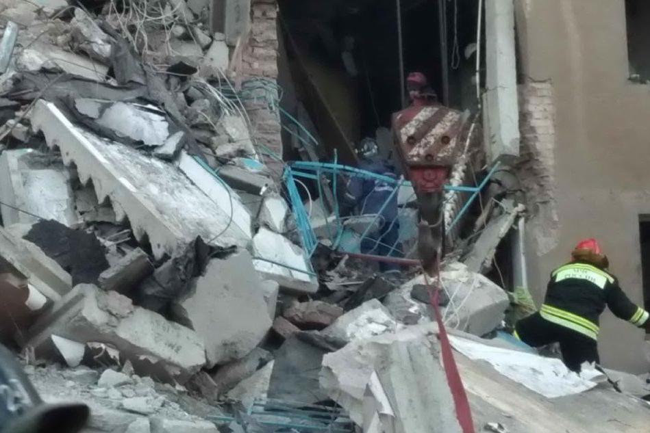 Russia, tre morti nel crollo di un palazzo a Magnitogorsk