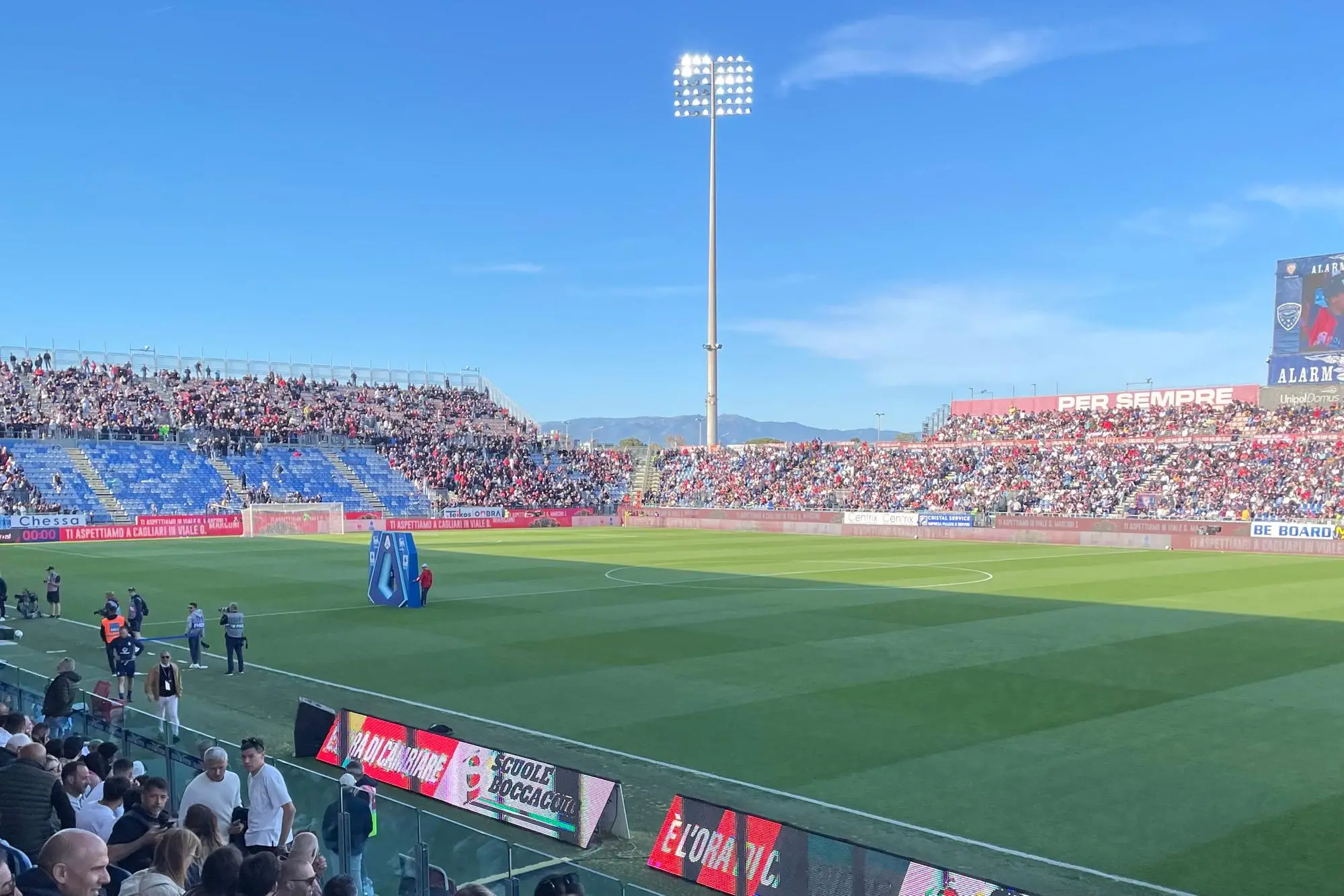 Tifosi sugli spalti dell'Unipol Domus, stadio del Cagliari dalla stagione 2017-2018