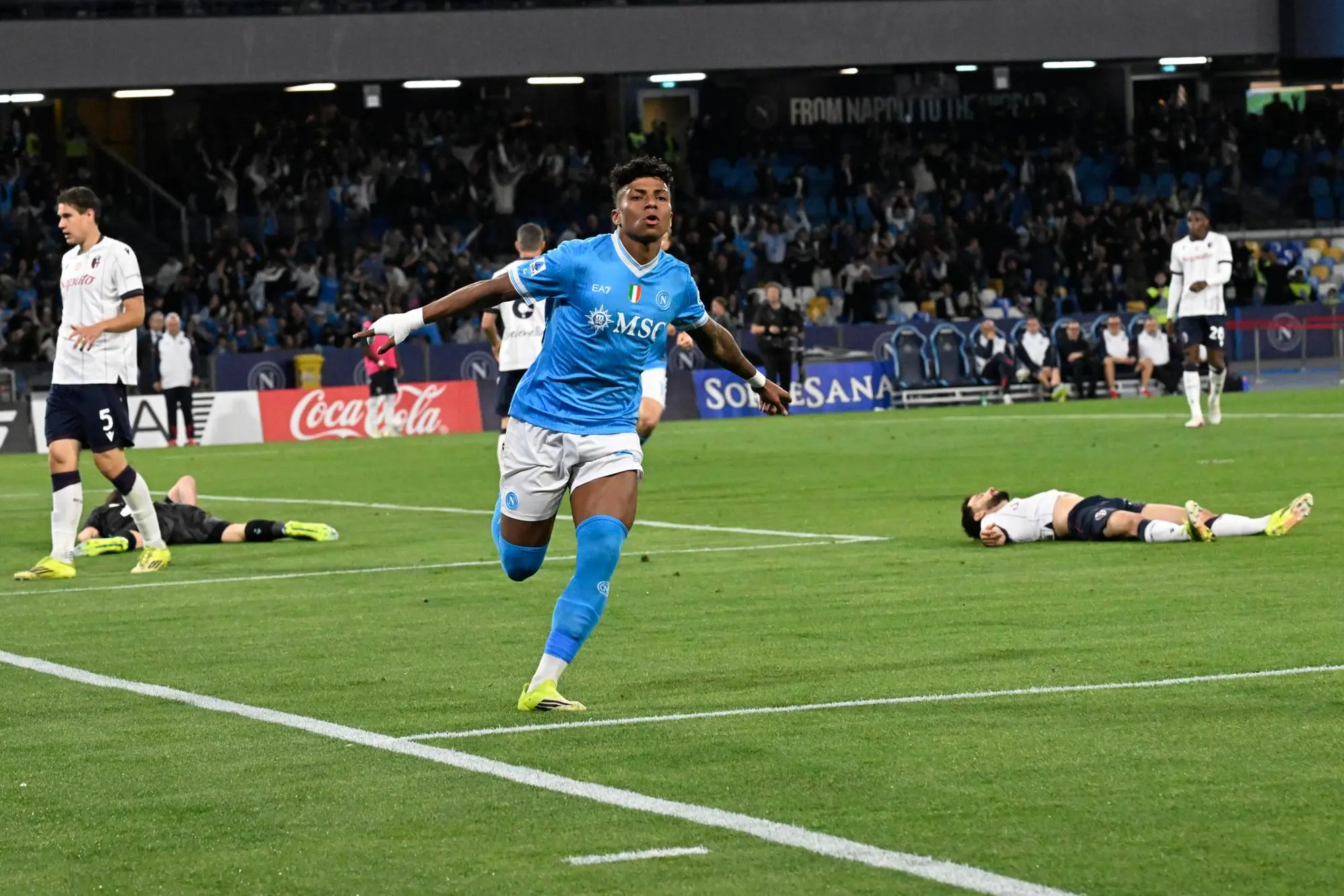 Furto in casa di Alisson Santos: il calciatore trova i ladri, loro fuggono con la sua auto Napoli's forward Alisson Santos scores the goal during the Italian Serie A soccer match SSC Napoli vs Bologna FC at Diego Armando Maradona Stadium in Naples, Italy, 11 may 2026. ANSA/ /CIRO FUSCO