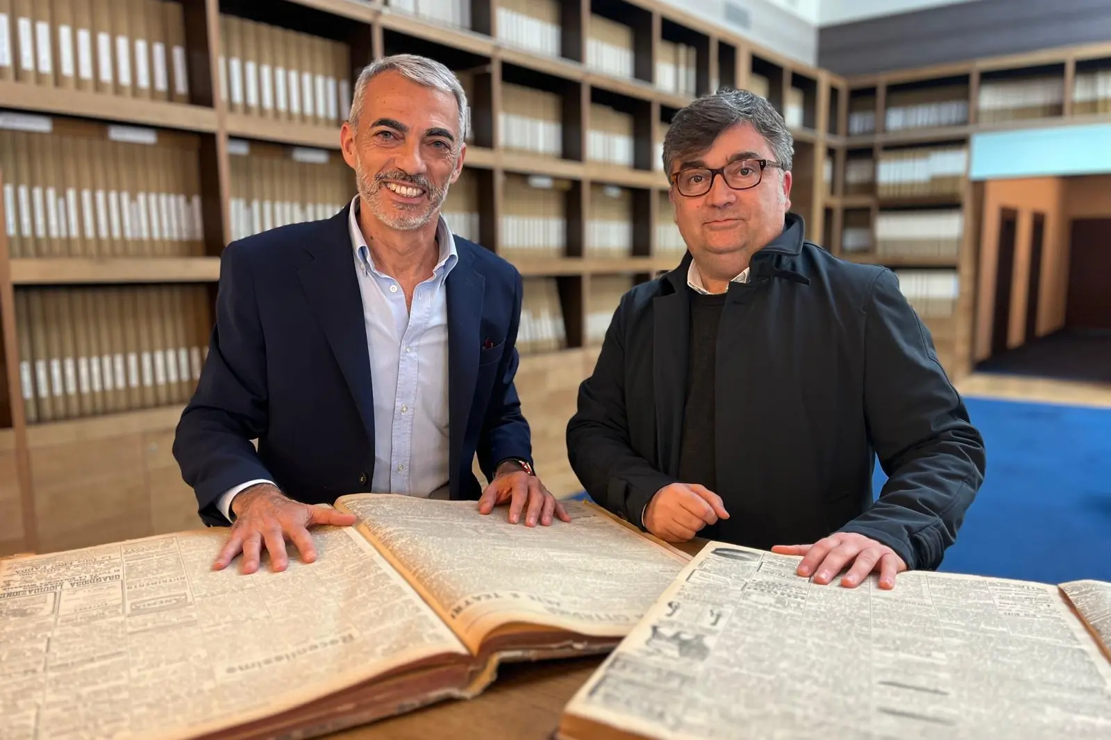 Emanuele Dessì e Giovanni Paolo Fontana nella hall de L'Unione Sarda, a Cagliari