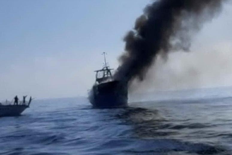 Barca in fiamme a Olbia, passeggeri si salvano gettandosi in mare
