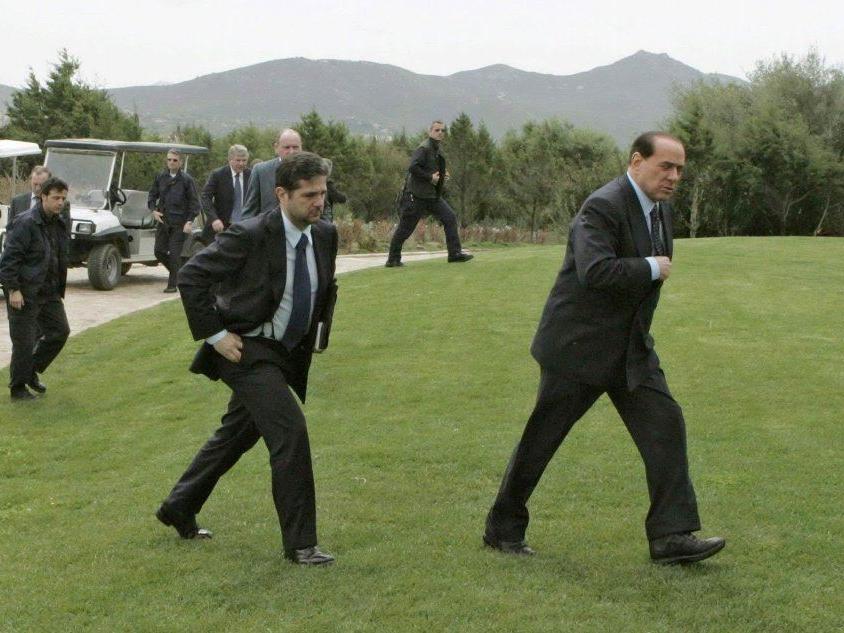 Silvio Berlusconi: &quot;Nella mia villa in Sardegna cresce l'erba del viagra&quot;