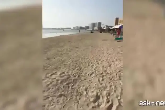 Contrattacco Iran, a Dubai missili in cielo e gente in spiaggia