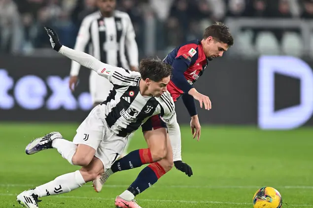 Un duello fra Razvan Marin e Kenan Yildiz nel primo tempo di Juventus-Cagliari (foto Ansa)