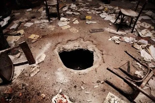 Il buco creato dalla bomba