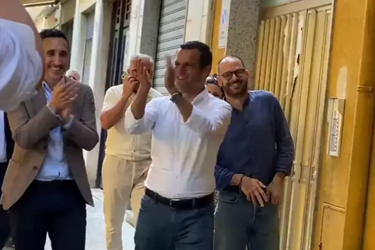 Il nuovo sindaco di Alghero Raimondo Cacciotto (frame da video)