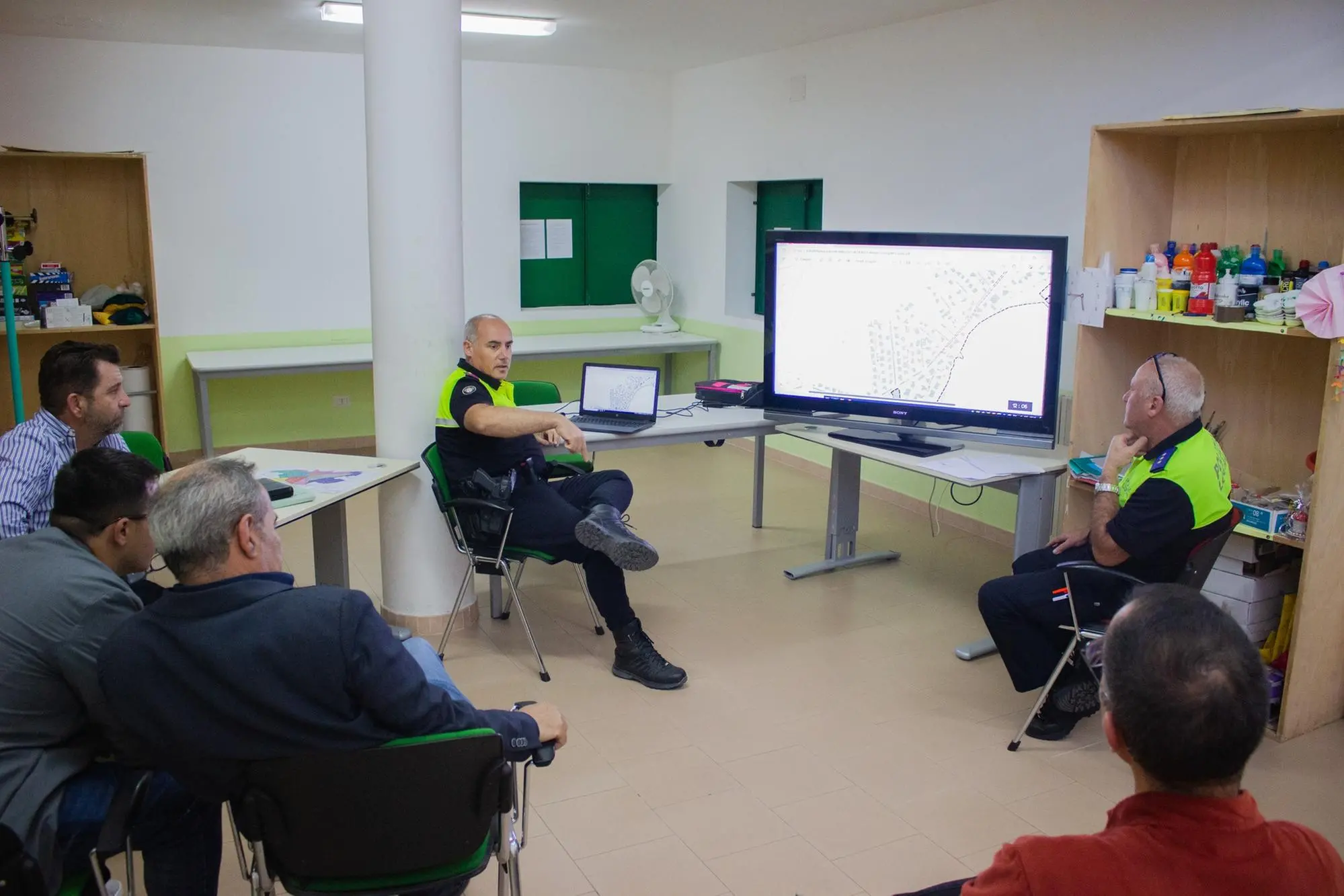 L'incontro con i cittadini a Sarroch (foto Murgana)