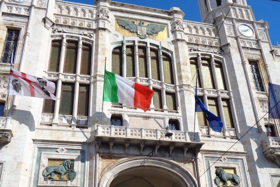 Cagliari, le regole per capodanno: no a vetro e metallo e stop ai botti