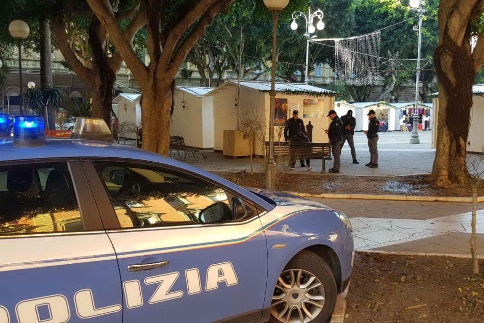 Rissa in piazza del Carmine, poliziotti aggrediti