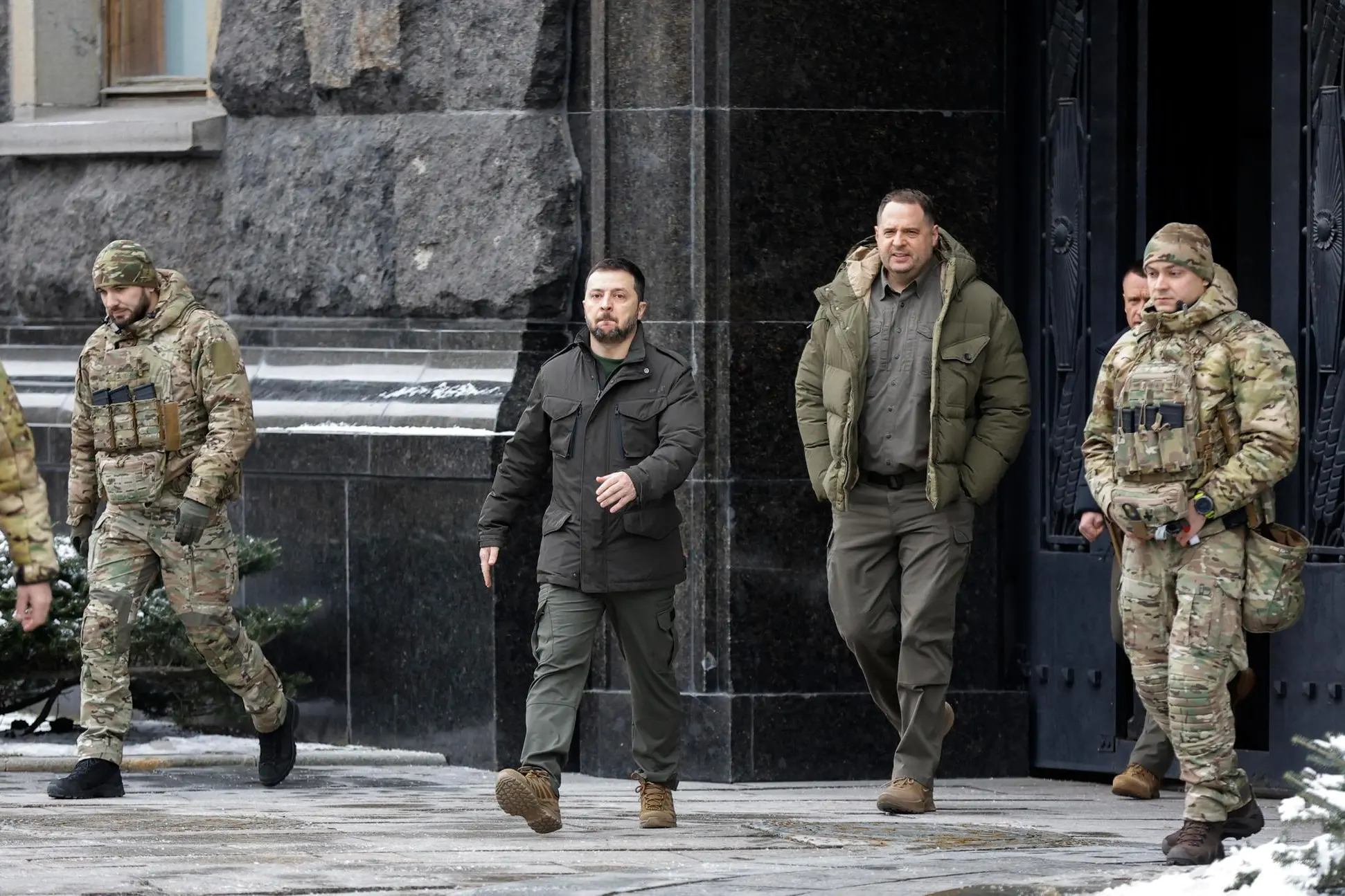 Yermak con Zelensky (foto Ansa/Epa)