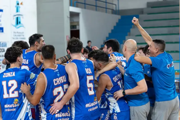 Carbonia festeggia l'ultima vittoria nel derby contro Calasetta