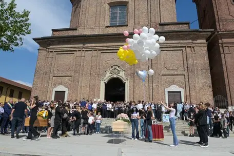 I funerali di Stefania Pivetta e della figlia Giulia Maja (Ansa)