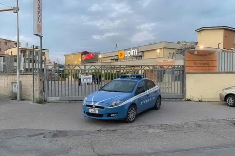 L'intervento della polizia (foto L'Unione Sarda - Secci)
