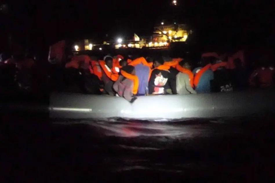 I migranti soccorsi in mare (foto Medici senza frontiere)