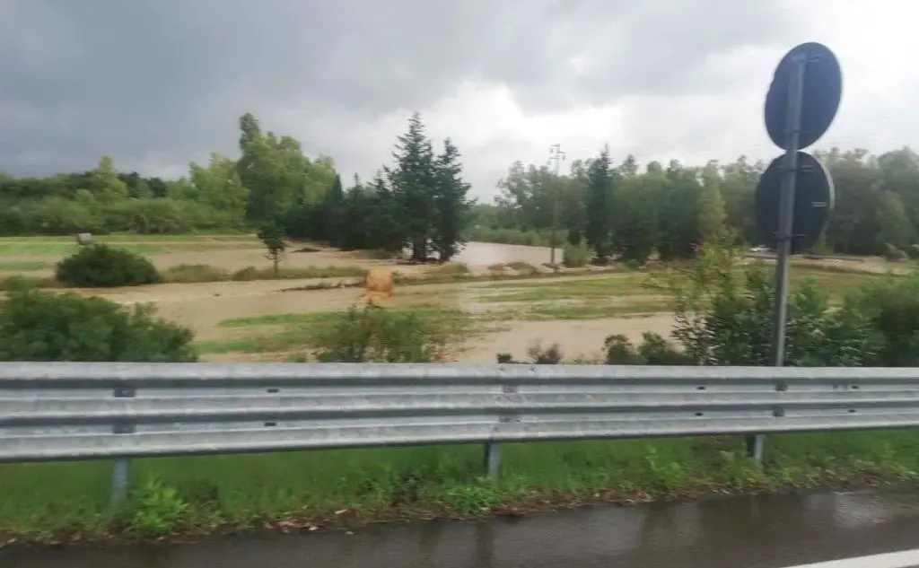 Campi allagati lungo la 125 (Foto Antonio Serreli)