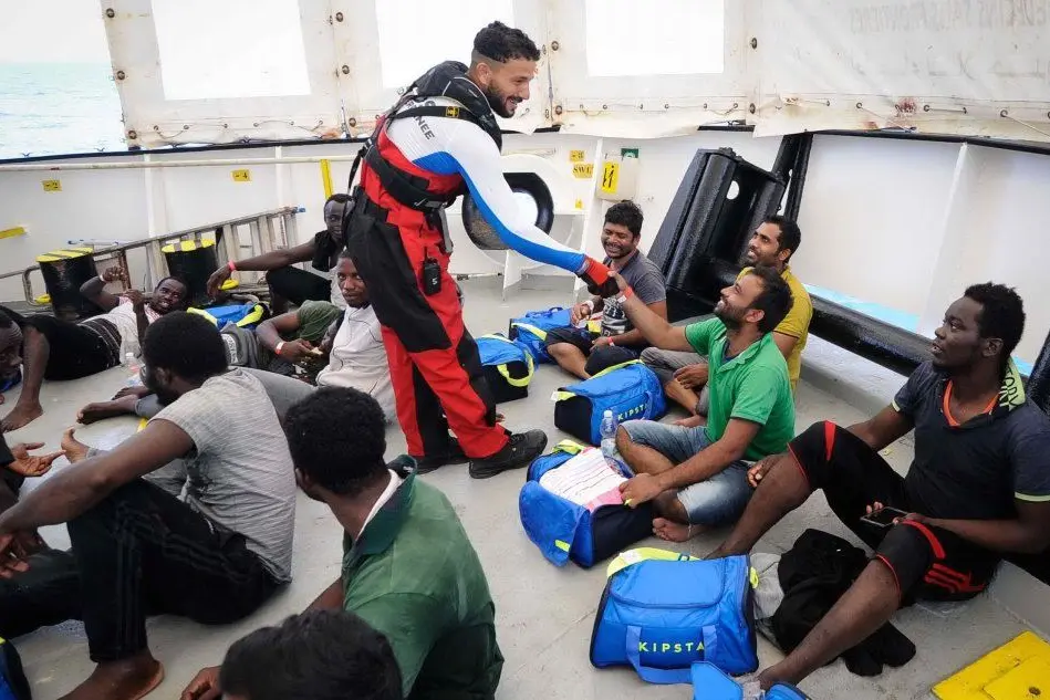 I migranti a bordo dell'Aquarius. (Foto Ansa)