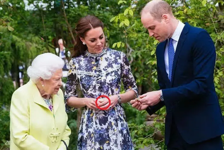 Una recente foto in cui Kate appare con un cerotto al pollice sinistro (foto Instagram)